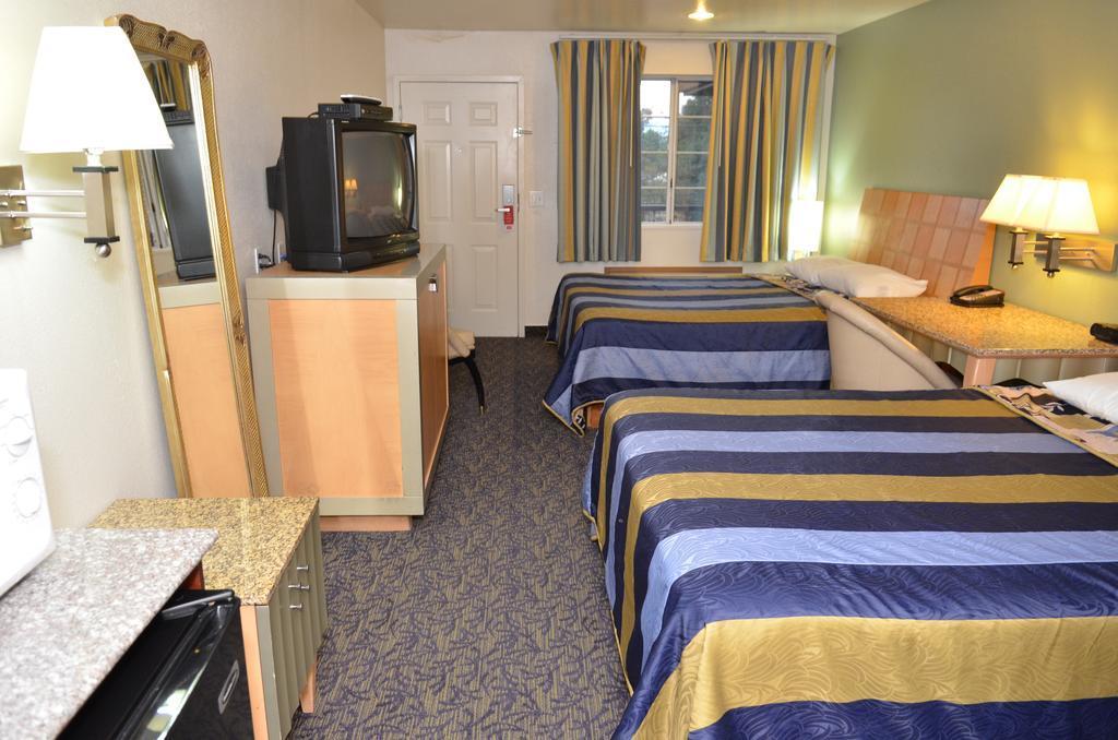 Econo Lodge Portland Airport Exterior photo